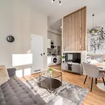 Time Out With Terrace - R30 Apartamento