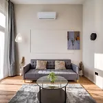 Time Out With Terrace - R30 * Budapeste