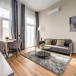 Time Out With Terrace - R30 * Budapeste
