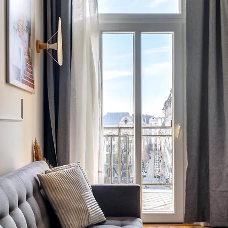 Apartment Time Out With Terrace - R30 *