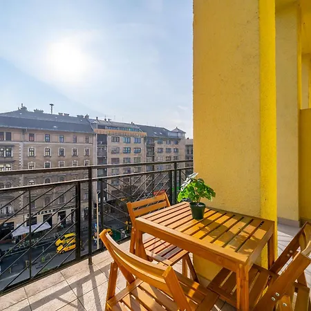 Apartment Time Out With Terrace - R30